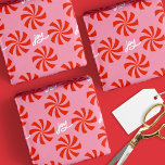 Mod Wavy Pinwheel Spirals Retro Christmas Pink Red Cadeaupapier<br><div class="desc">Dit leuke en feestelijke vakantieverpakkingspapier heeft een rode en roze retro-geïnspireerde pinwheel-achtergrond. Dit inpakpapier stemt overeen met onze Mod Wavy Groovy vakantiefotokaarten.</div>