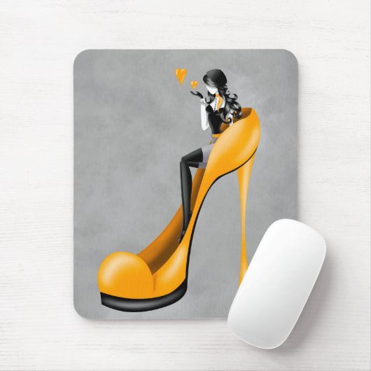 Mode diva in gele stiletto muismat (Met muis)