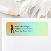 Mode meisje in rode jurk retour adreslabels etiket (Insitu)