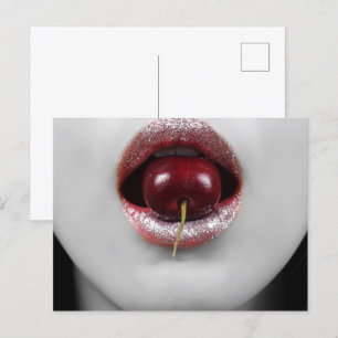 Mode vrouw met kersenlippen briefkaart