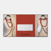 Modegek Rouge Kralen op Modemannequin Mode Bureaumat (Keyboard & Muis)