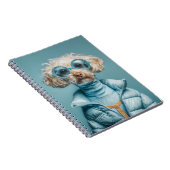 Modehond in blauwe outfit notitieboek (Rechterzijde)