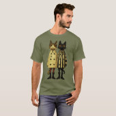 Modekatten – Eccentricale kat in jassen en laarzen T-shirt (Voorkant volledig)