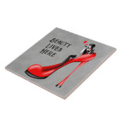Modekoningin in Stiletto Rood Tegeltje (Zijkant)