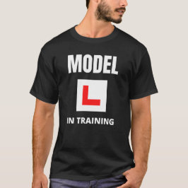 Model in opleiding t-shirt