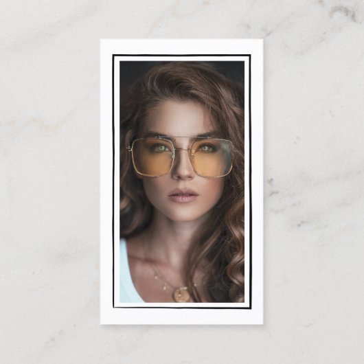 Modelfoto minimalistische lijnen contactkaartje (Achterkant)