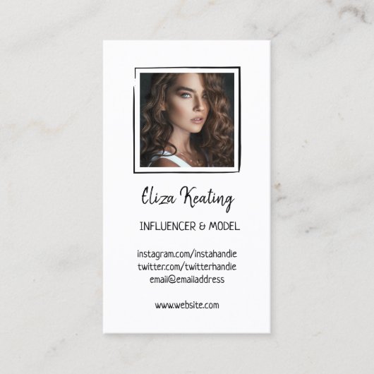 Modelfoto minimalistische lijnen contactkaartje (Voorkant)