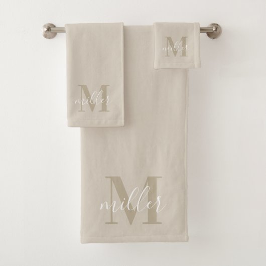 Modeln Beige Persoonlijke Familienaam Monogram Bad Handdoek (Insitu)
