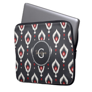 Modelstammenmonogram voor zwarte en rode ikat laptop sleeve