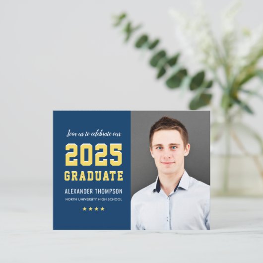 Modern 2025 Afstuderen Navy Yellow Photo Afstudere Uitnodiging Briefkaart (Staand voorkant)