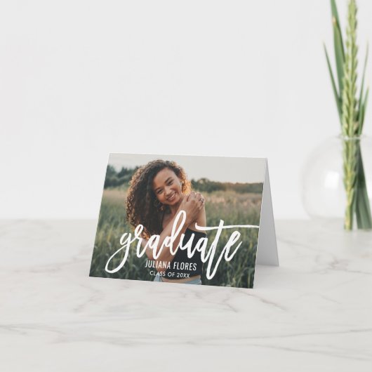 Modern 2025 Wit geborsteld Script Afstuderen Foto Bedankkaart (Voorkant)