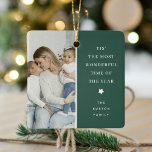 Modern 2 Foto Keepsake Kerstcadeau Keramisch Ornament<br><div class="desc">Gepersonaliseerd 2 foto kerstversiering cadeau - Ontwerp functies 2 van uw meest favoriete afbeeldingen,  een feestelijk groen blokje dat kan worden gewijzigd in elke kleur,  de tekst - Tis' de meest geweldige tijd van het jaar! met een leuke kleine ster en familienaam.</div>
