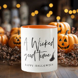 Modern A Wicked Good Time Quote | Happy Halloween Tweekleurige Koffiemok<br><div class="desc">Modern A Wicked Good Time Quote | Happy Halloween</div>