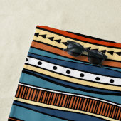 Modern Abstract geometrisch tribaal patroon Strandlaken (In situ)