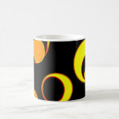Modern abstract ontwerp, gele cirkels op zwart koffiemok (Center)