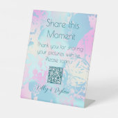 Modern Abstract Pastel Wedding Photo Share QR Code Reclamebord Met Voetstuk (Voorkant)
