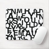 Modern, abstract, rommelig patroon met letters muismat (Met muis)