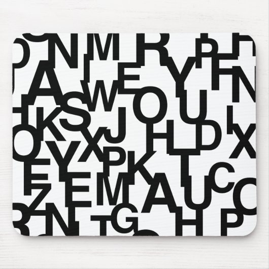 Modern, abstract, rommelig patroon met letters muismat (Voorkant)
