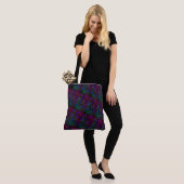 MODERN abstract tekenen in rood-diep blauw-groen Tote Bag (Op model)