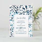 Modern Abstract Terrazzo Mosaic Blue, sla de datum Save The Date (Staand voorkant)