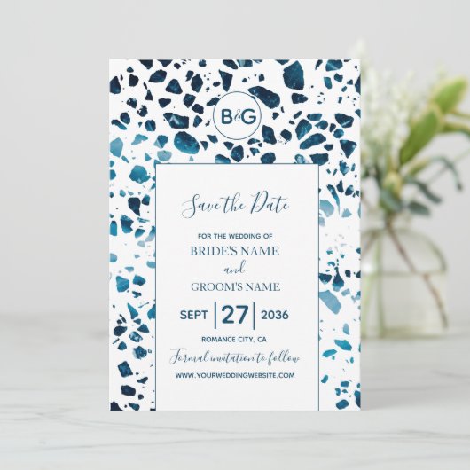 Modern Abstract Terrazzo Mosaic Blue, sla de datum Save The Date (Staand voorkant)