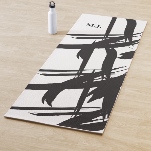 Modern Abstract zwart-wit monogram Initiaal Yogamat (In situ)