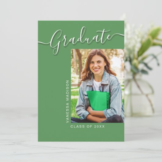 Modern Afstudeerder | Groen 1 Foto-legant script Aankondiging (Staand voorkant)