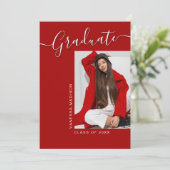 Modern Afstudeerder | Rood 1 Foto Elegant Script Aankondiging (Staand voorkant)