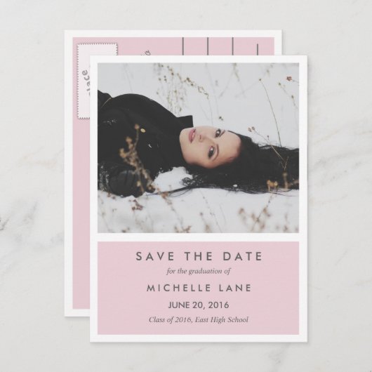Modern Afstuderen Bewaar de datum roze foto Aankondigingskaart (Voorkant / Achterkant)