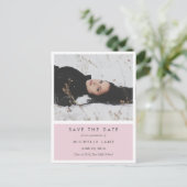 Modern Afstuderen Bewaar de datum roze foto Aankondigingskaart (Staand voorkant)