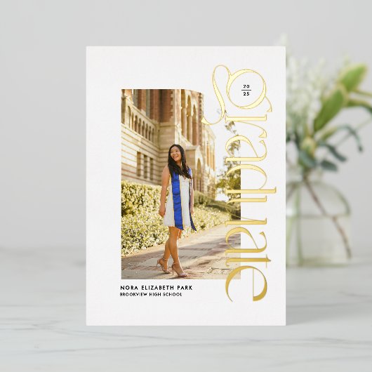 Modern afstuderen bold twee foto afstuderen folie uitnodiging (Staand Voorkant)