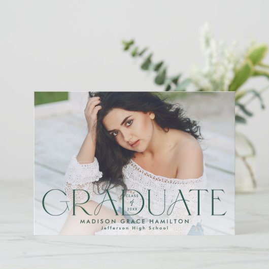Modern Afstuderen Groene Typografie Foto Afstudere Aankondiging (Staand voorkant)