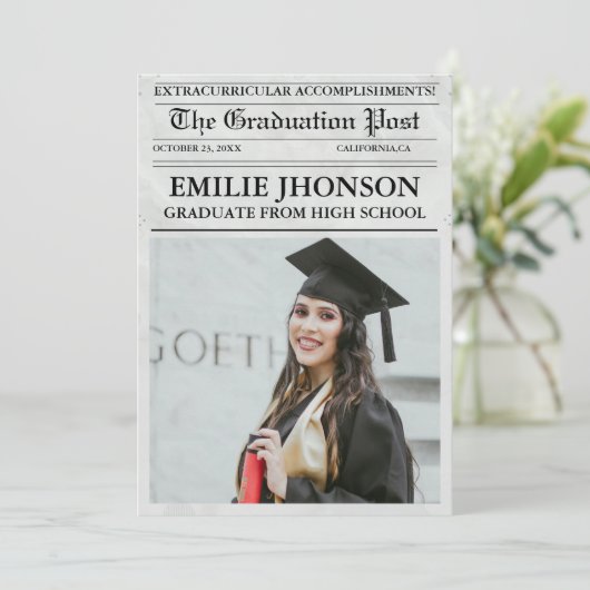 Modern Afstuderen Krant Middelbare School Uitnodig Kaart (Staand voorkant)