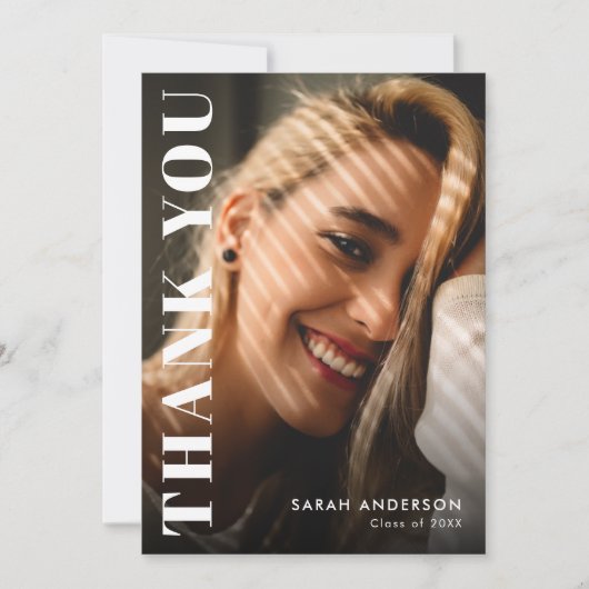 Modern Afstuderen Rug en Wit Foto Afstuderen Bedankkaart (Voorkant)