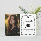 Modern Afstuderen Schattige Bow Casual Script Kaart (Staand voorkant)