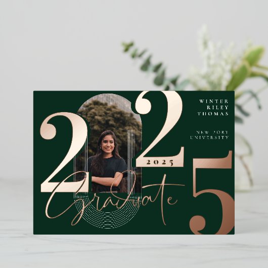 Modern Afstuderen Script 2025 concentrische boogfo Folie Uitnodiging (Staand Voorkant)