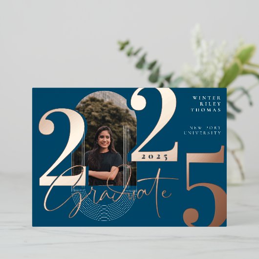 Modern Afstuderen Script 2025 concentrische boogfo Folie Uitnodiging (Staand Voorkant)