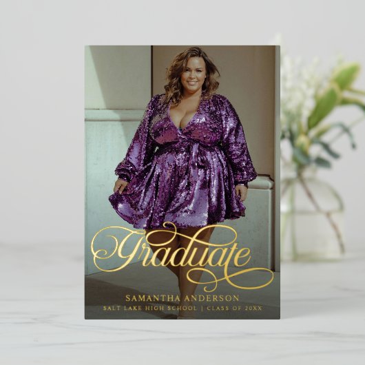 Modern Afstuderen Script 2 foto's Graduation Party Folie Uitnodiging (Staand Voorkant)