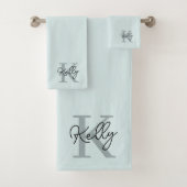 Modern Aqua Blue Monogram Script Bad Handdoek (Insitu)