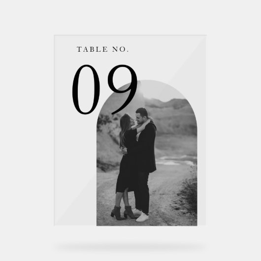 Modern Arch Couple's Foto Bruiloft Tafelnummer Acryl Bord (Voorkant)