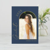 Modern Arch Navy Blue Graduation Party Kaart (Staand voorkant)