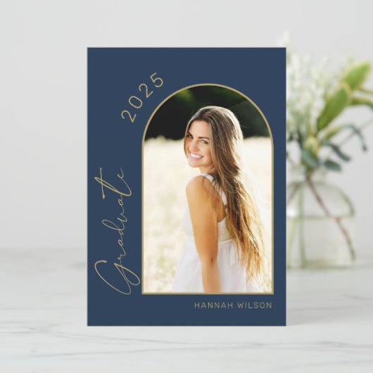 Modern Arch Navy Blue Graduation Party Kaart (Staand voorkant)