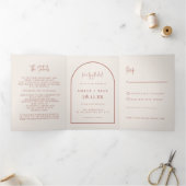 Modern Arch Tying Knot Terracotta Wedding Script Drieluik Uitnodiging (Binnen)
