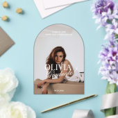 Modern Arch Typography Script Grad Announcement Acryl Uitnodigingen (Insitu (Huwelijk))