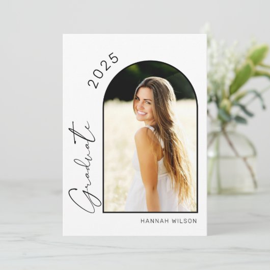 Modern Arch Zwart-wit Graduation Party Kaart (Staand voorkant)