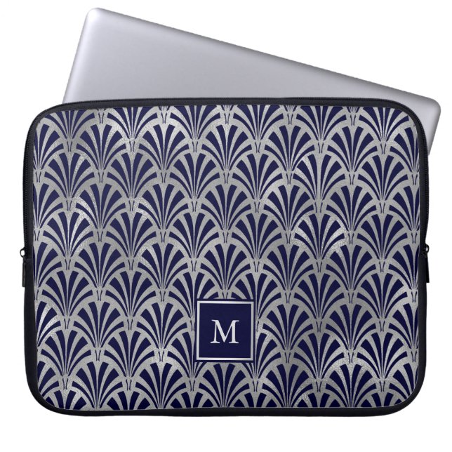 Modern Art Deco | Monogram Navy en Faux Silver Laptop Sleeve (Voorkant)