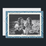 Modern Art Deco Pattern in Blue Hanukkah Foto Feestdagenkaart<br><div class="desc">Trendy,  moderne en eenvoudige kunstdecolijnen in blauw en wit voor Hanukkah,  gepersonaliseerd met jouw naam en foto.</div>