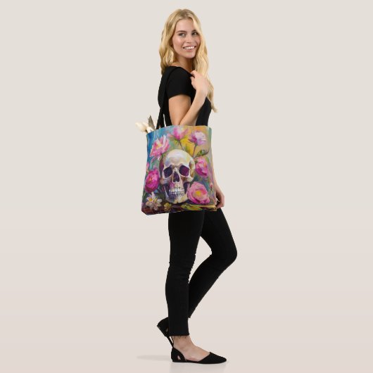 Modern Art Still Life Abstracte schedel en bloemen Tote Bag (Op model)