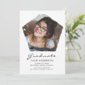 Modern Artsy Cut-out Graduation Party nodigt uit Kaart (Staand voorkant)