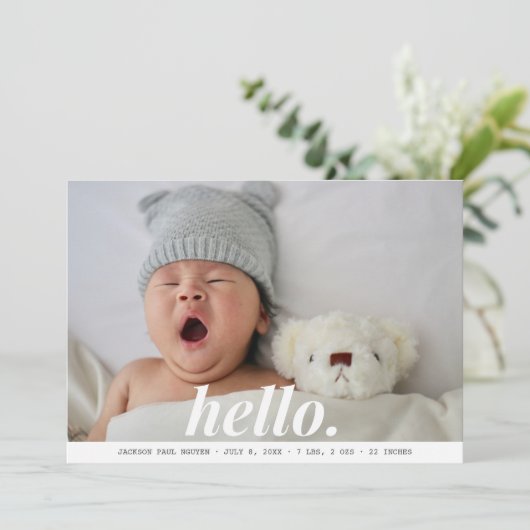 Modern Baby Grey Hallo geboorteaankondiging Aankondiging (Staand voorkant)